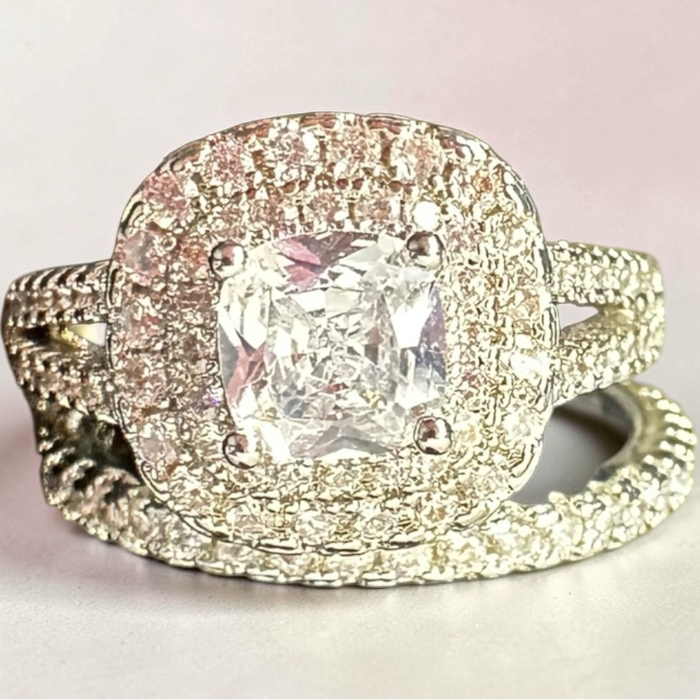 Silver Tone Cushion Cut Statement Ring Textured Band Size 8 NWOT
